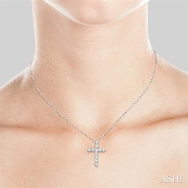 1 1 2 Ctw Round Cut Diamond Cross Pendant in 14K White Gold with Chain Cheap